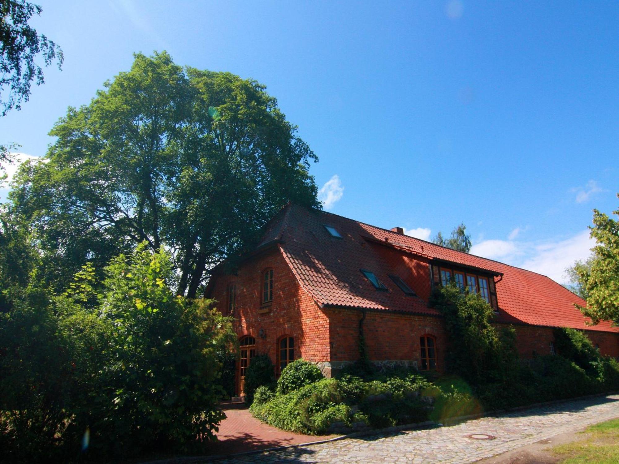 Vila Mansion In Gressow With Terrace Garden Bbq Pond Bicycles Exteriér fotografie